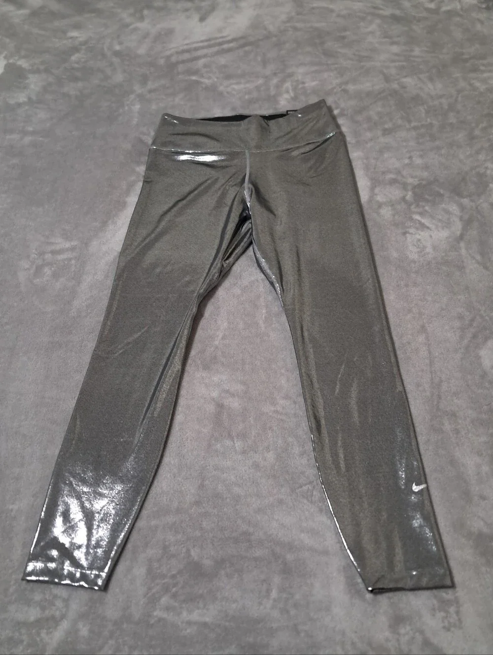 Nike Metallic Performance Women's Mid-rise 7/8 Leggings - Silver Tight Fit Sz. M